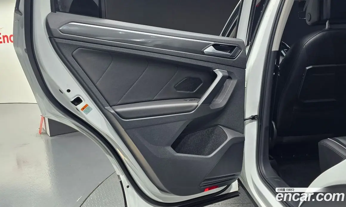 Volkswagen Tiguan 2019 2.0 автомат (гидро), фото 14