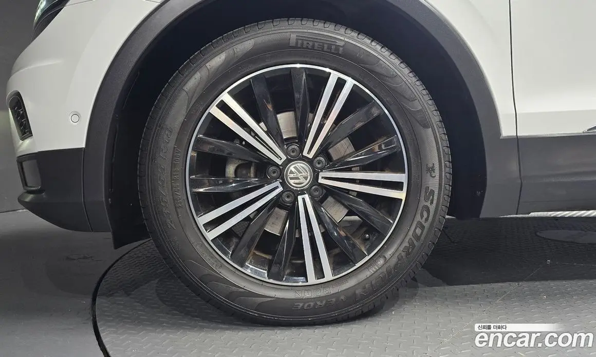Volkswagen Tiguan 2019 2.0 автомат (гидро), фото 4