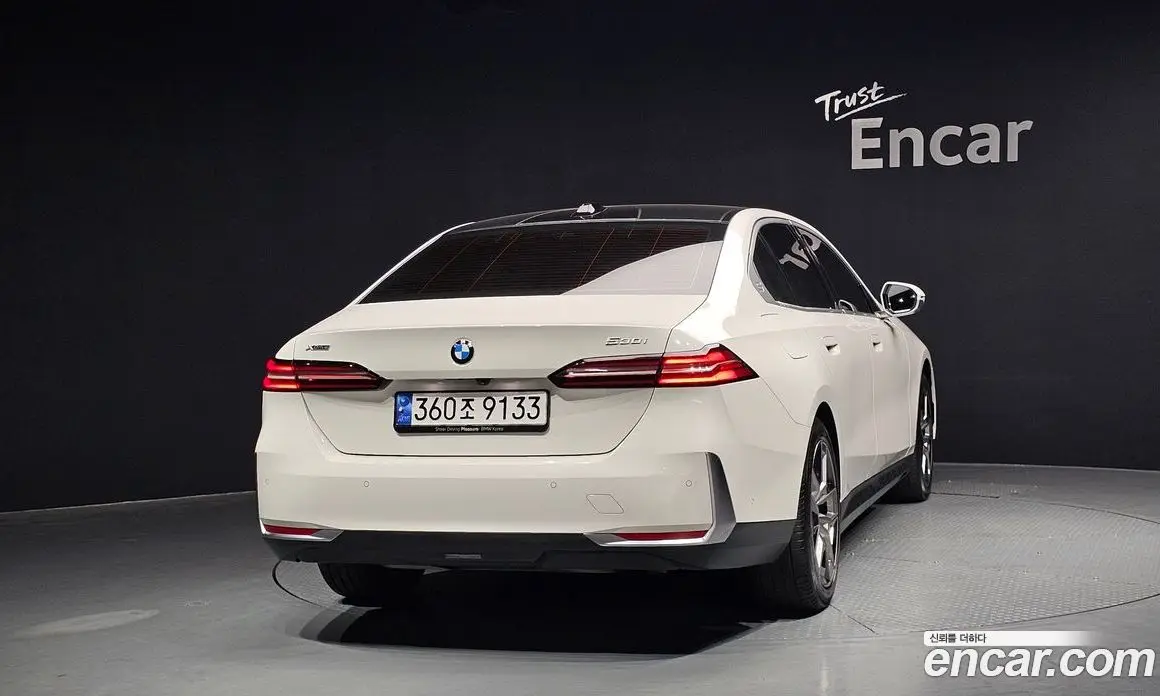 BMW 5 серия 2023 2.0 автомат (гидро), фото 4