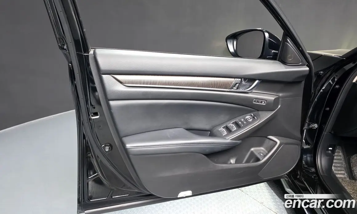 Honda Accord 2018 2.0 автомат (гидро), фото 14