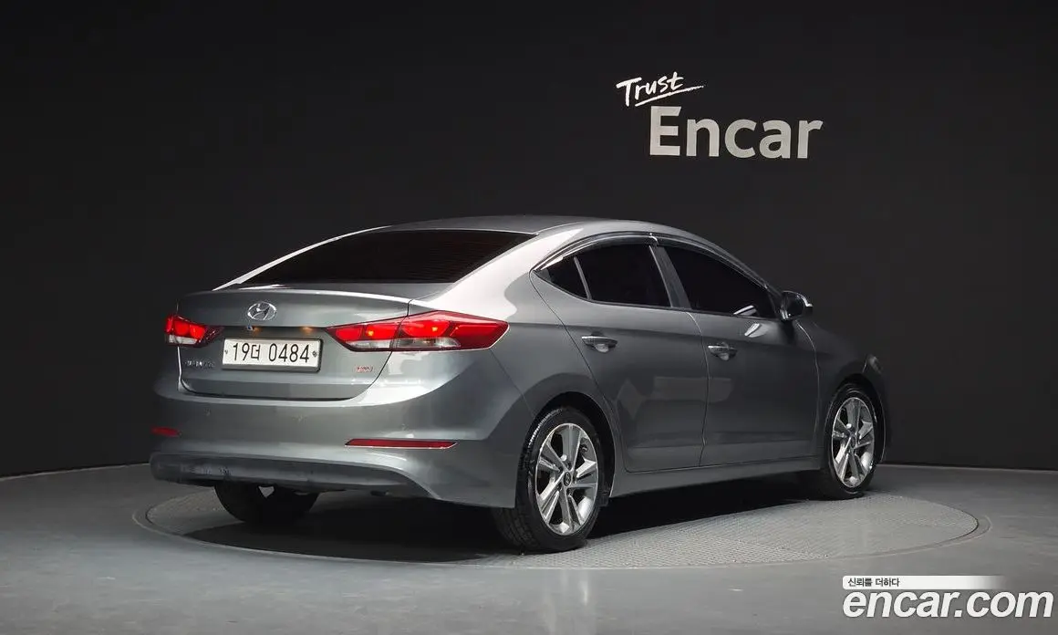 Hyundai Avante 2016 1.6 автомат (гидро), фото 2