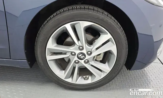 Hyundai Avante 2017 1.6 автомат (гидро), миниатюра 7