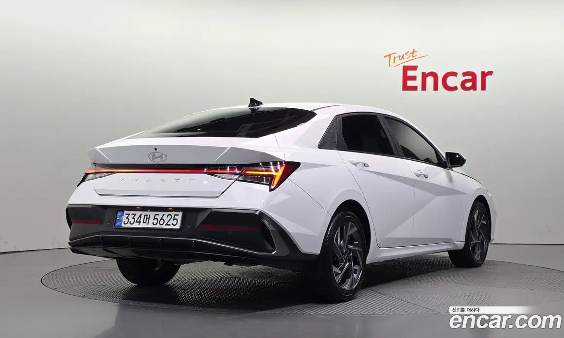 Hyundai Avante 2023 1.6 автомат (гидро), фото 2
