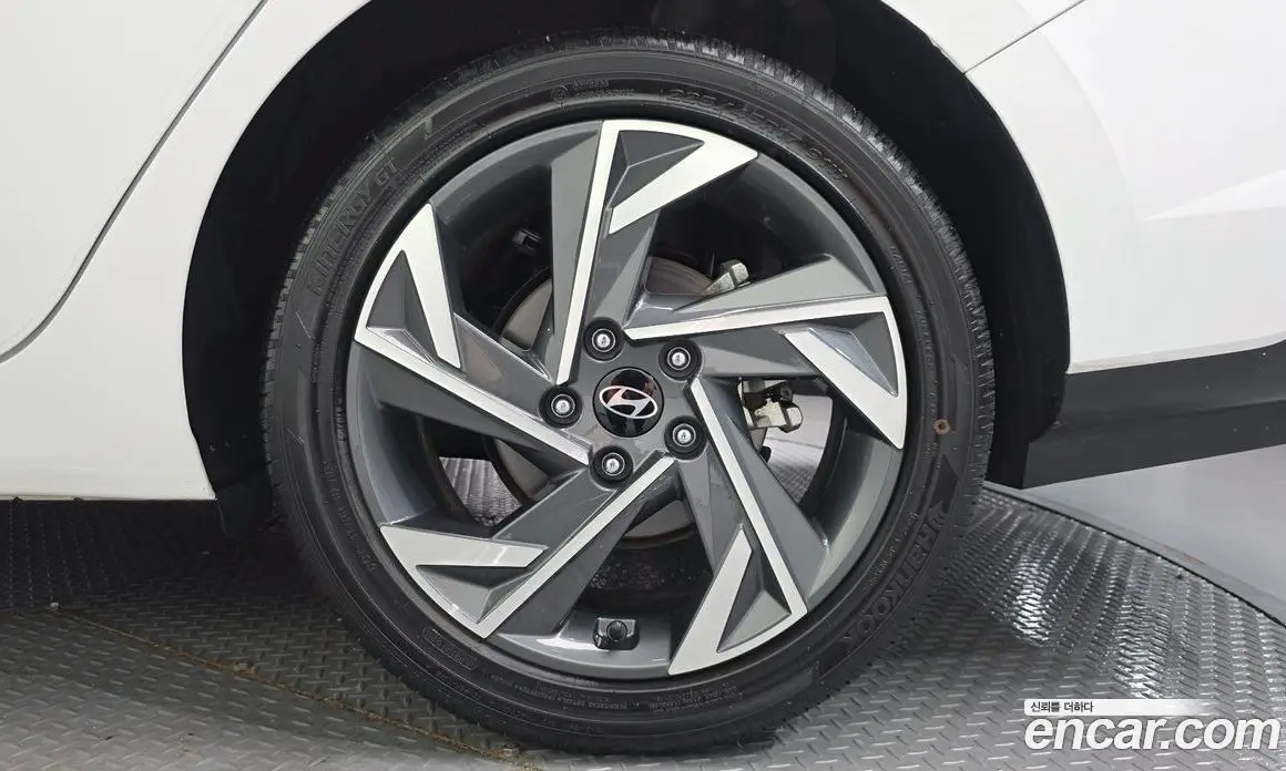 Hyundai Avante 2023 1.6 автомат (гидро), фото 7