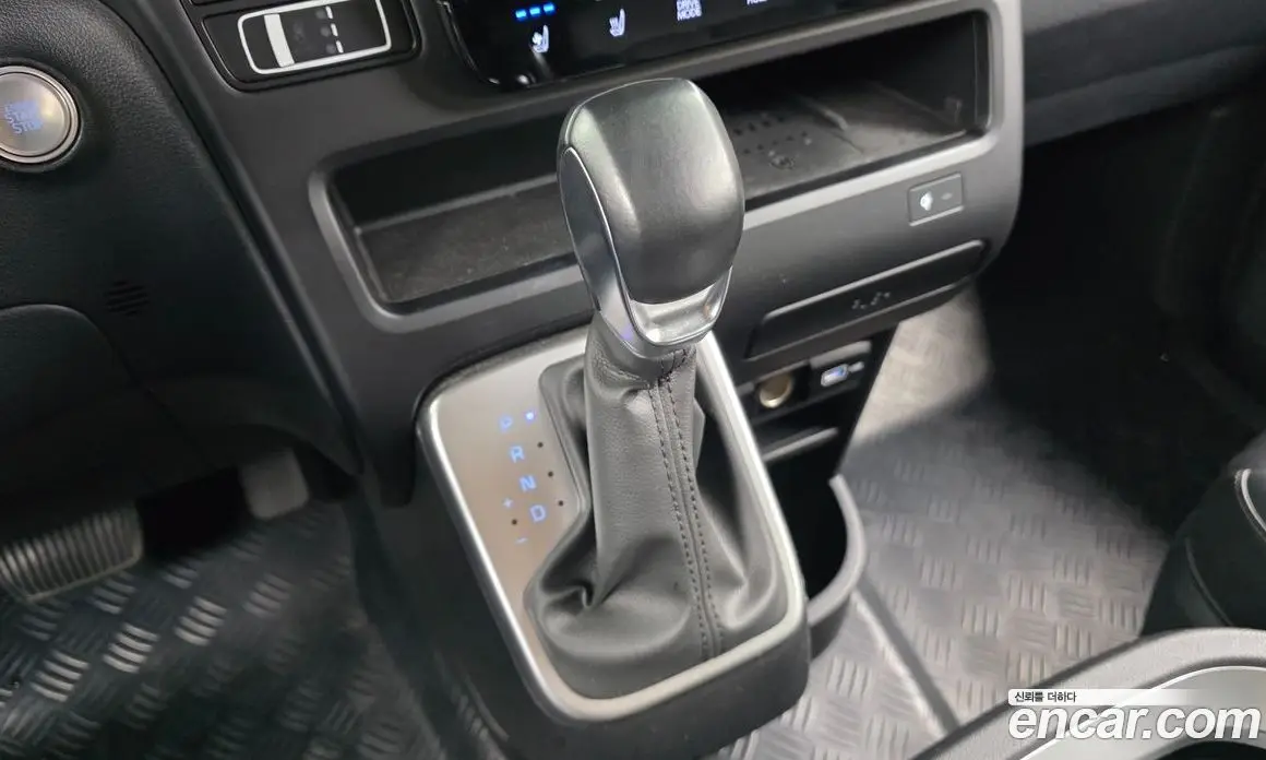 Hyundai Staria 2022 2.2 автомат (гидро), фото 11