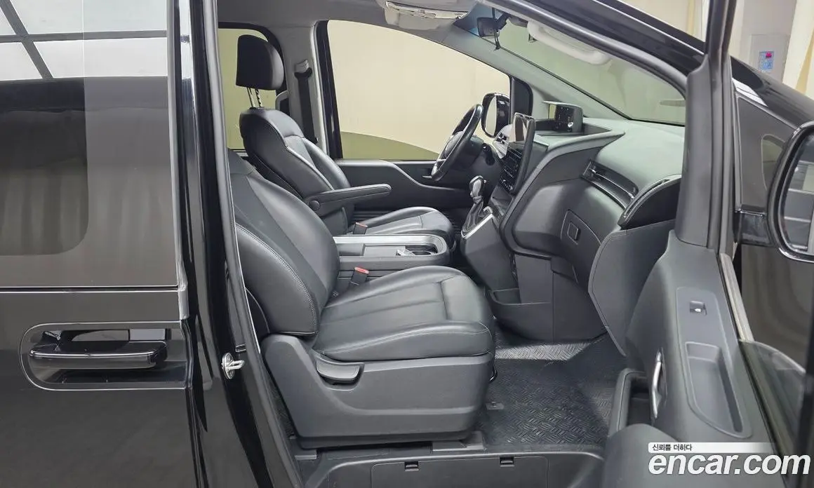 Hyundai Staria 2022 2.2 автомат (гидро), фото 15