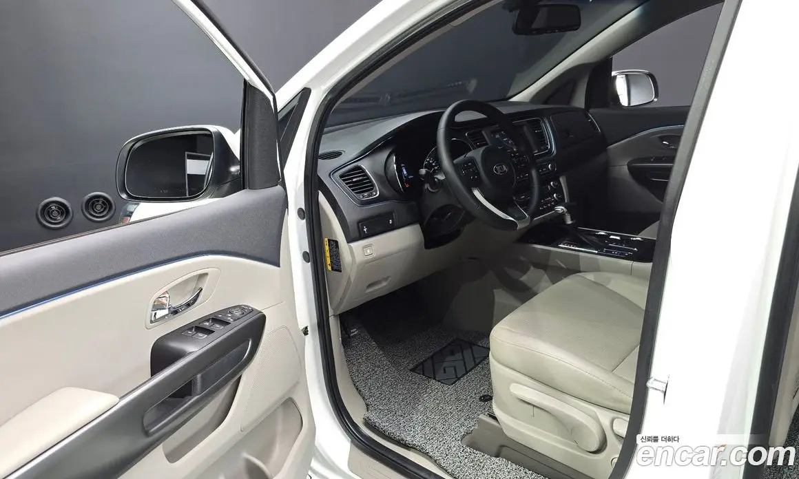 Kia Carnival 2019 2.2 автомат (гидро), фото 12 Kia Carnival 2019 2.2 автомат (гидро), фото 12