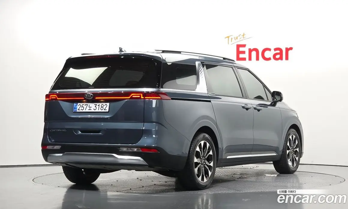 Kia Carnival 2021 2.2 автомат (гидро), фото 2