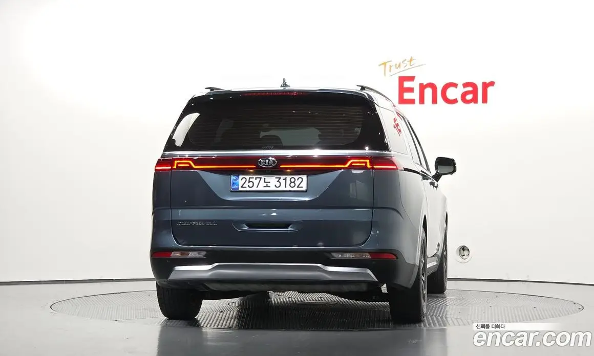 Kia Carnival 2021 2.2 автомат (гидро), фото 4