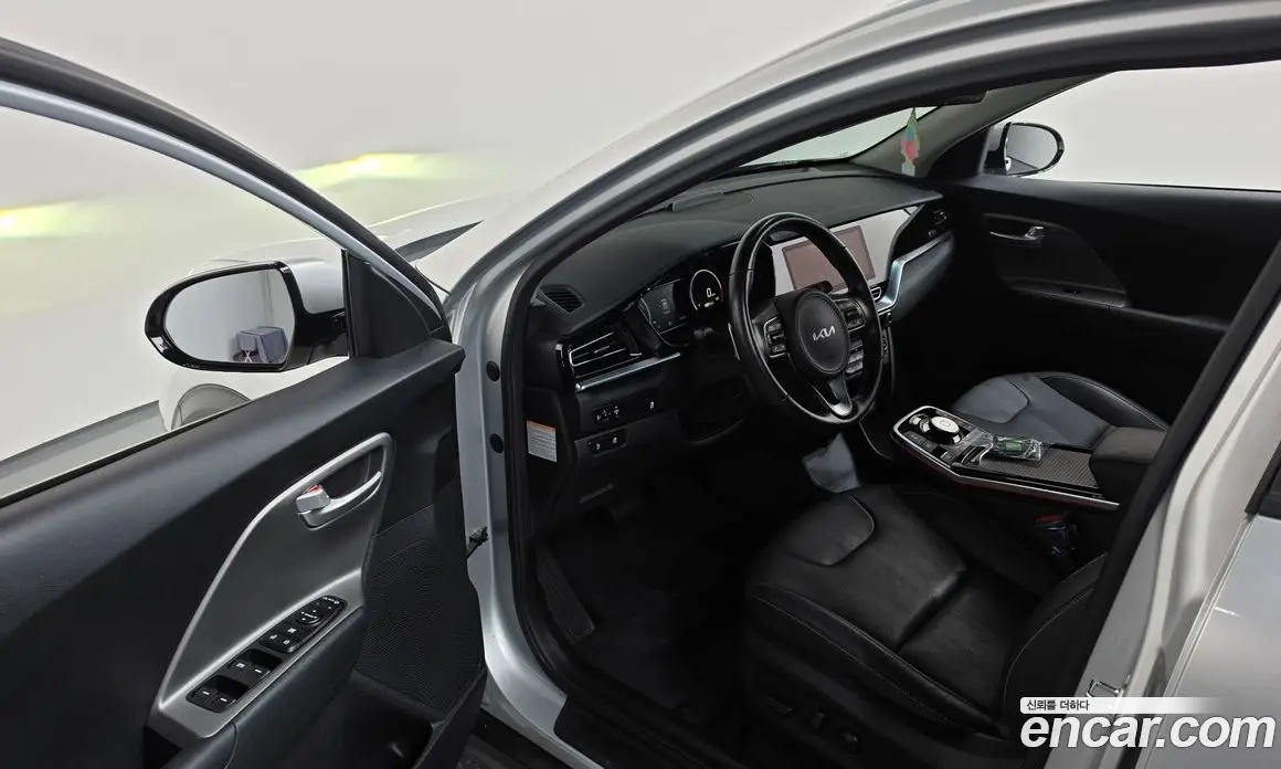 Kia Niro 2022 0.2 автомат (гидро), фото 13 Kia Niro 2022 0.2 автомат (гидро), фото 13