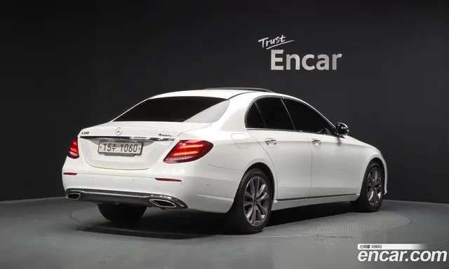 Mercedes-Benz E-Class 2019 2.0 автомат (гидро), миниатюра 2