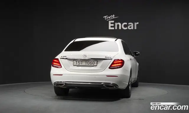 Mercedes-Benz E-Class 2019 2.0 автомат (гидро), миниатюра 4