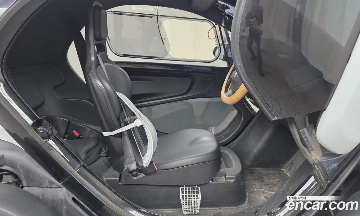 Renault (Samsung) Twizy 2019 0.1 автомат (гидро), фото 18 Renault (Samsung) Twizy 2019 0.1 автомат (гидро), фото 18