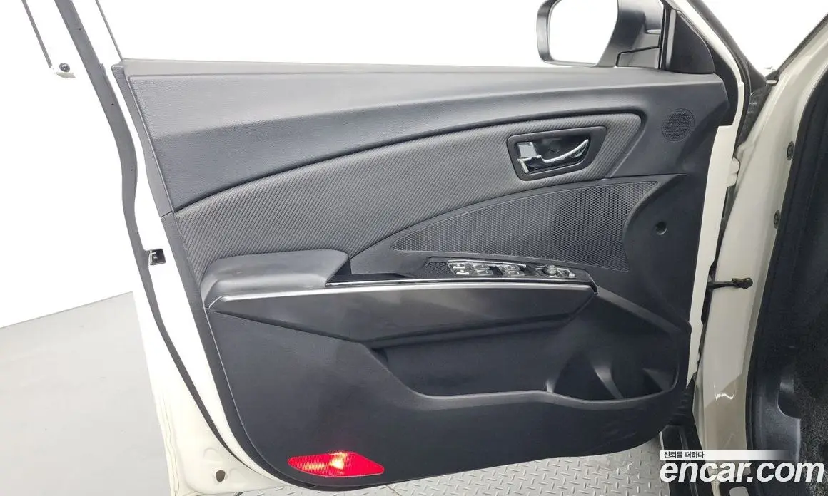 SsangYong TIBOLI 2019 1.6 автомат (гидро), фото 14