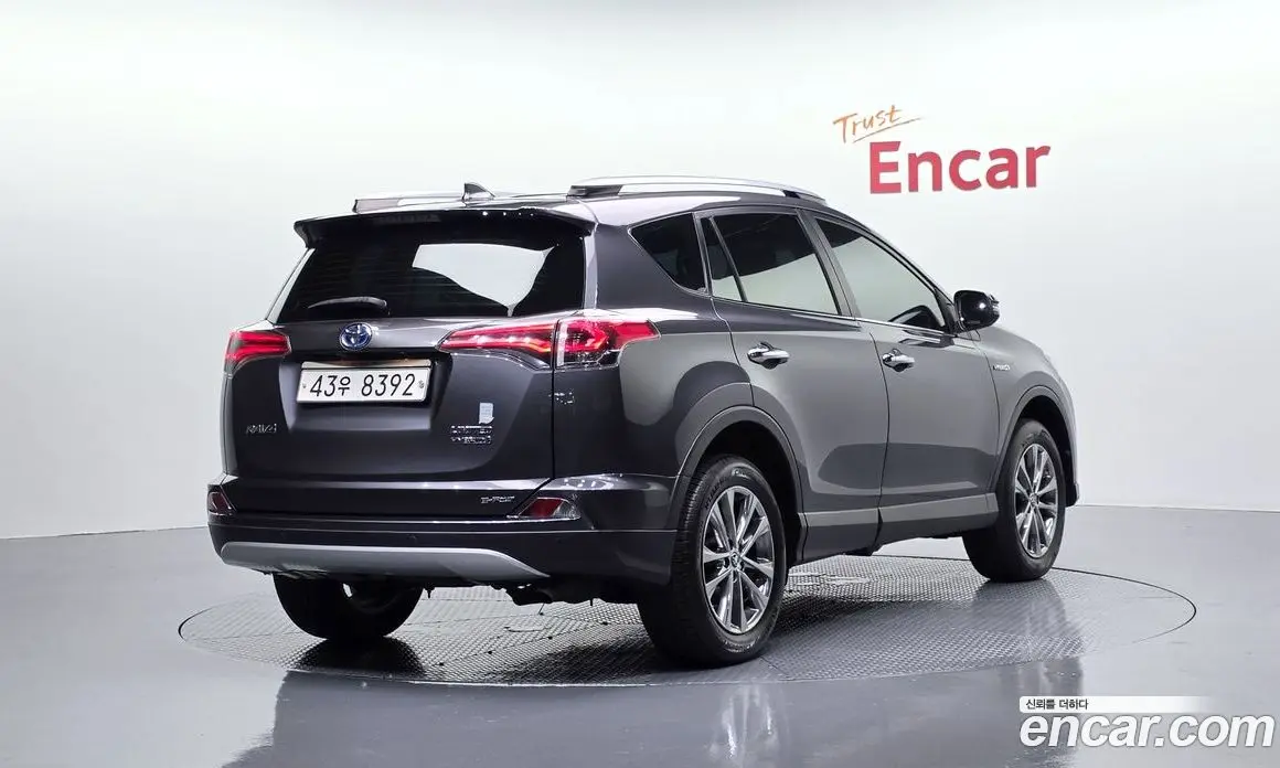 Toyota RAV4 2018 2.5 автомат (гидро), фото 1