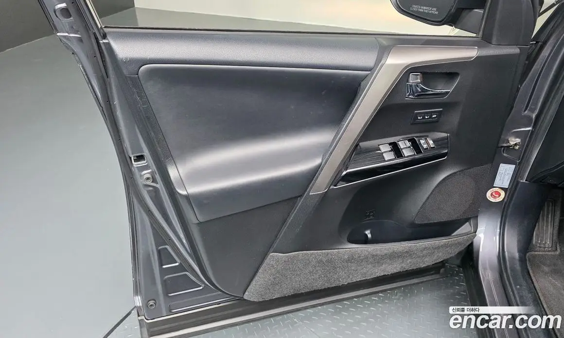 Toyota RAV4 2018 2.5 автомат (гидро), фото 13