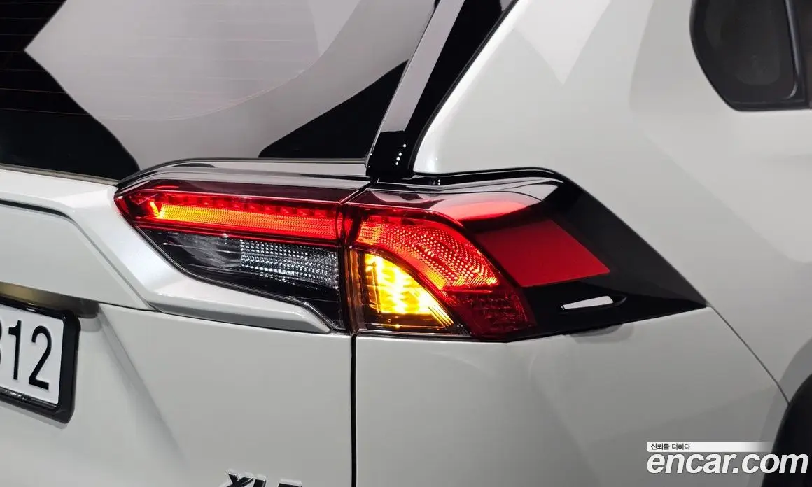 Toyota RAV4 2022 2.5 автомат (гидро), фото 9
