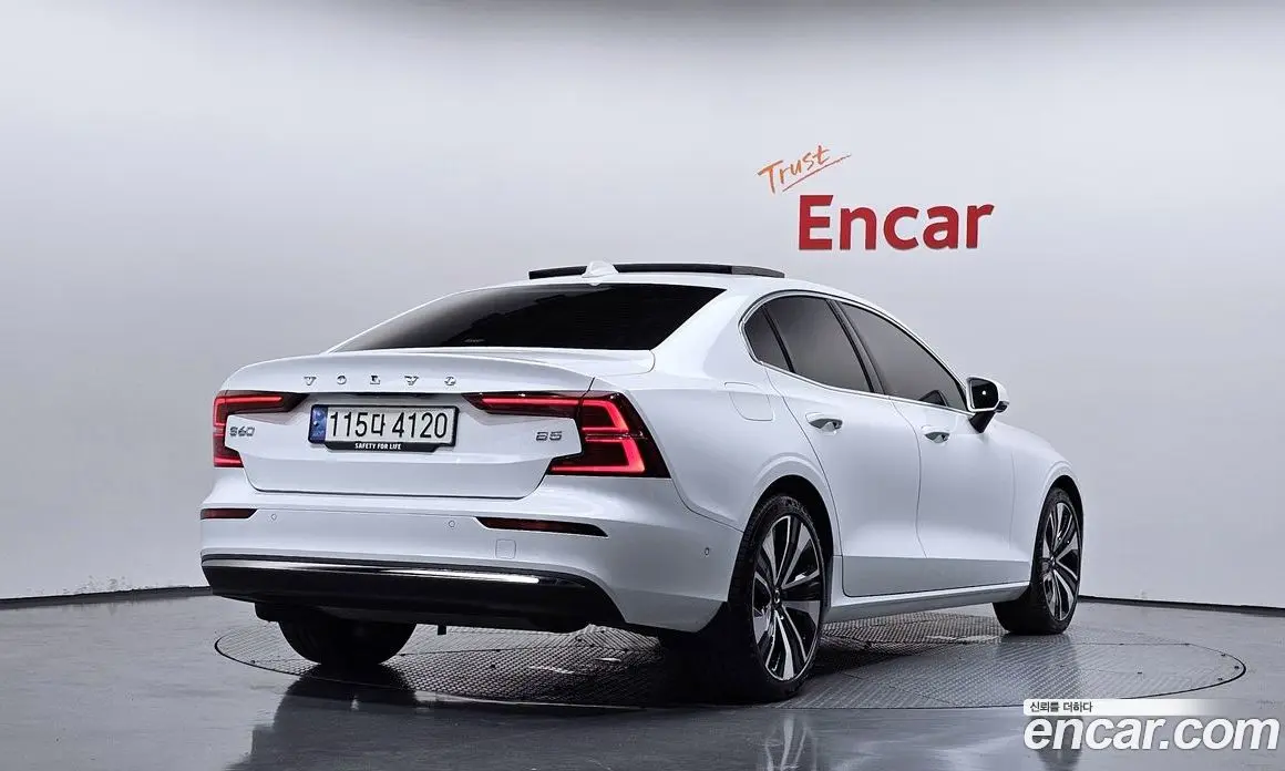 Volvo S60 2023 2.0 автомат (гидро), фото 2 Volvo S60 2023 2.0 автомат (гидро), фото 2