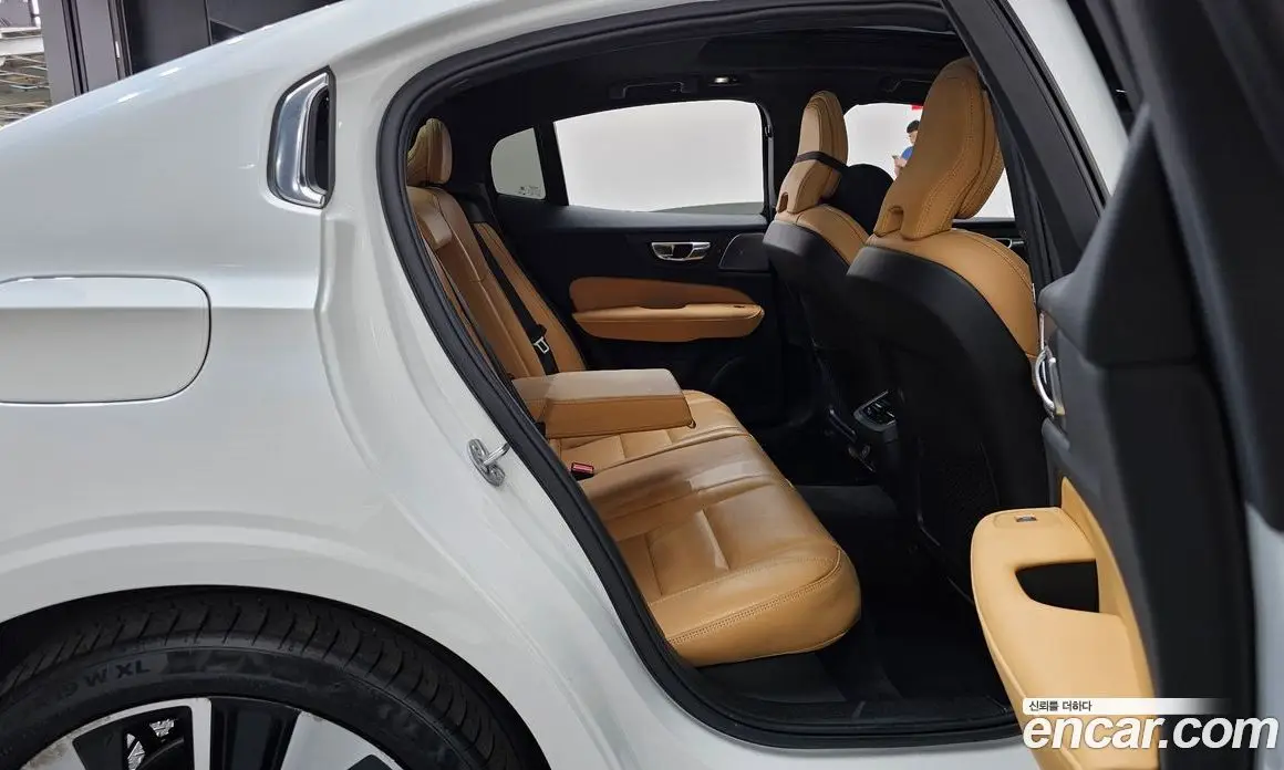 Volvo S60 2023 2.0 автомат (гидро), фото 17 Volvo S60 2023 2.0 автомат (гидро), фото 17