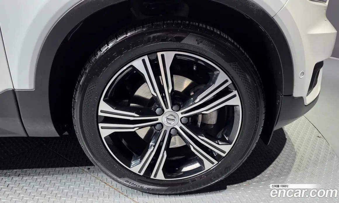 Volvo XC40 2020 2.0 автомат (гидро), фото 7 Volvo XC40 2020 2.0 автомат (гидро), фото 7