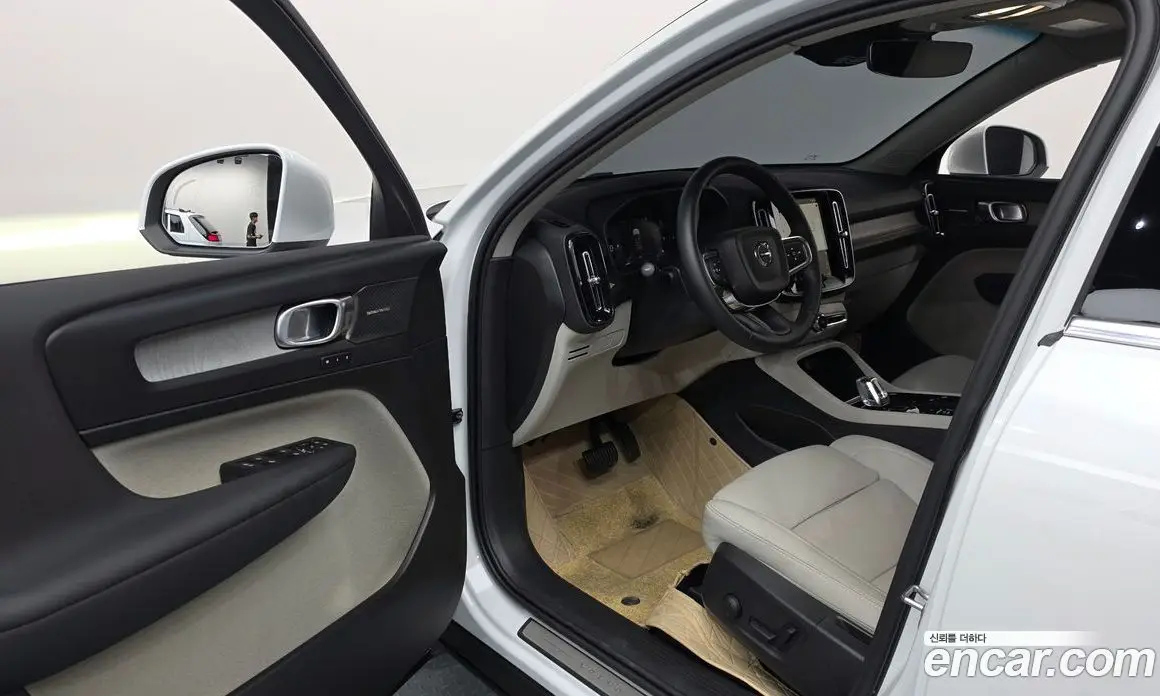 Volvo XC40 2024 2.0 автомат (гидро), фото 13 Volvo XC40 2024 2.0 автомат (гидро), фото 13