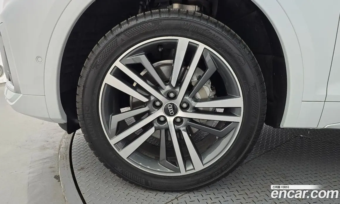 Audi Q5 2021 2.0 автомат (гидро), фото 5