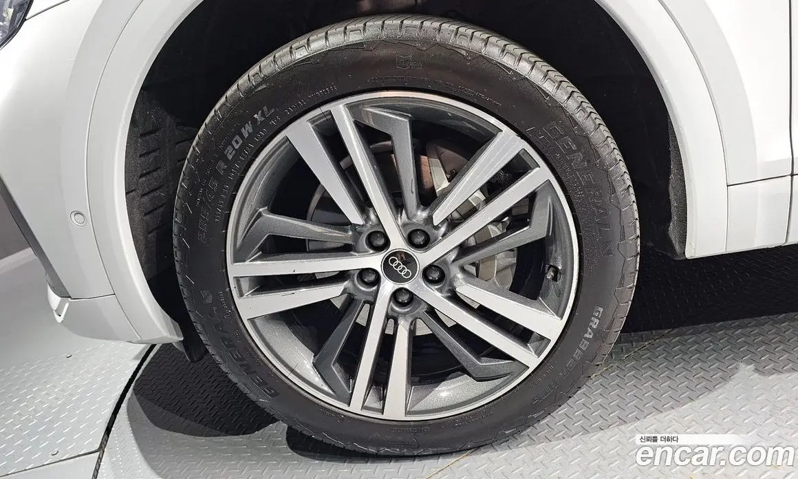 Audi Q5 2023 2.0 автомат (гидро), фото 5