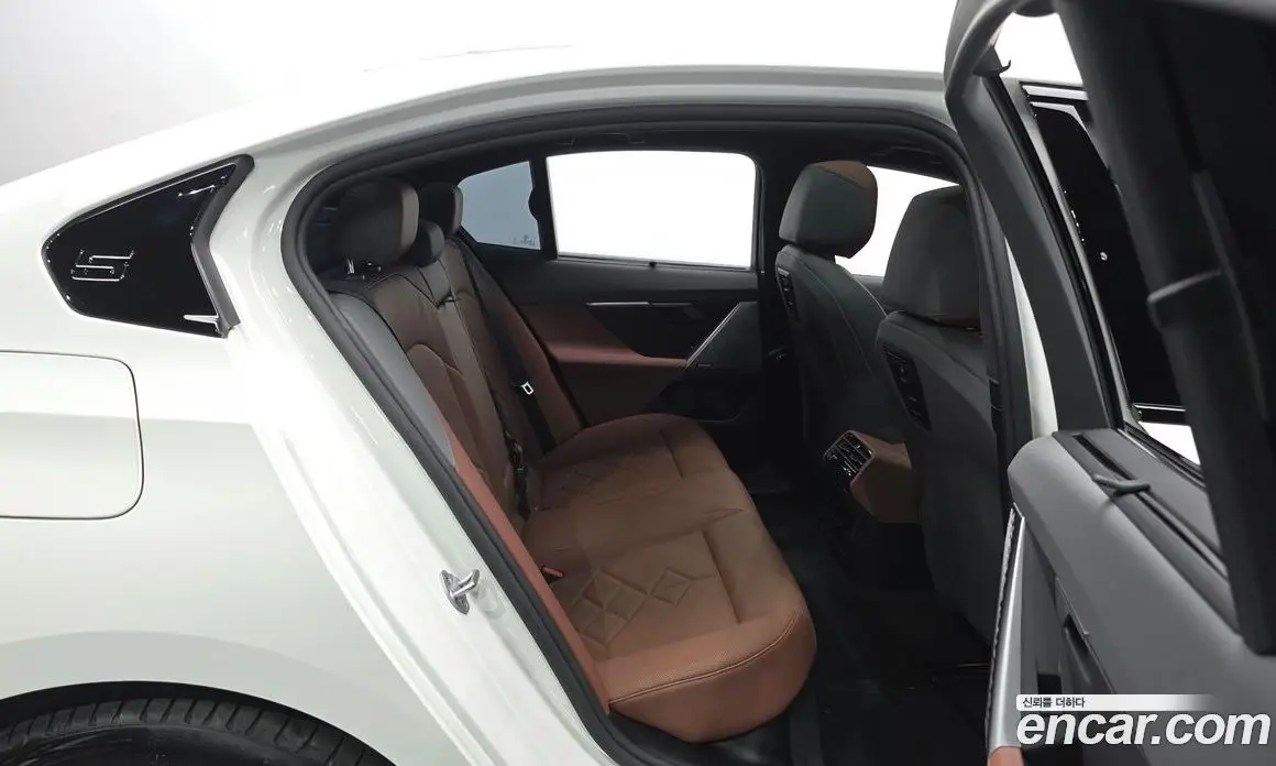 BMW 5 серия 2025 2.0 автомат (гидро), фото 17
