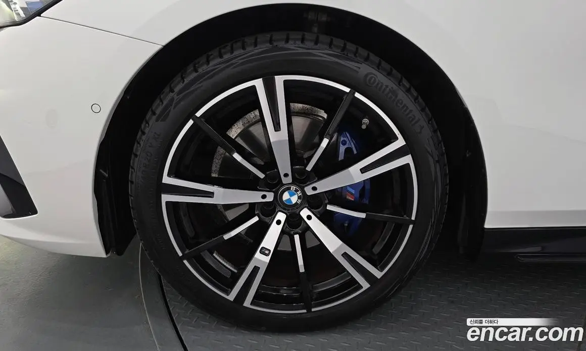 BMW 5 серия 2025 2.0 автомат (гидро), фото 4