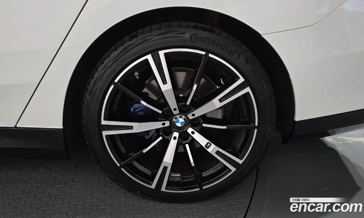 BMW 5 серия 2025 2.0 автомат (гидро), фото 6