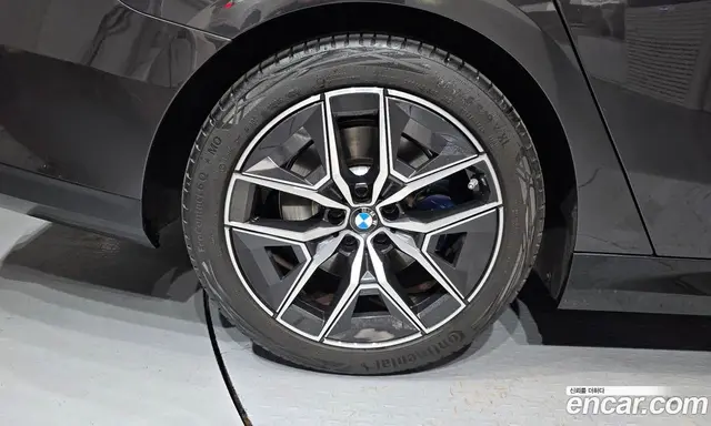BMW 5 серия 2025 2.0 автомат (гидро), миниатюра 5 BMW 5 серия 2025 2.0 автомат (гидро), миниатюра 5