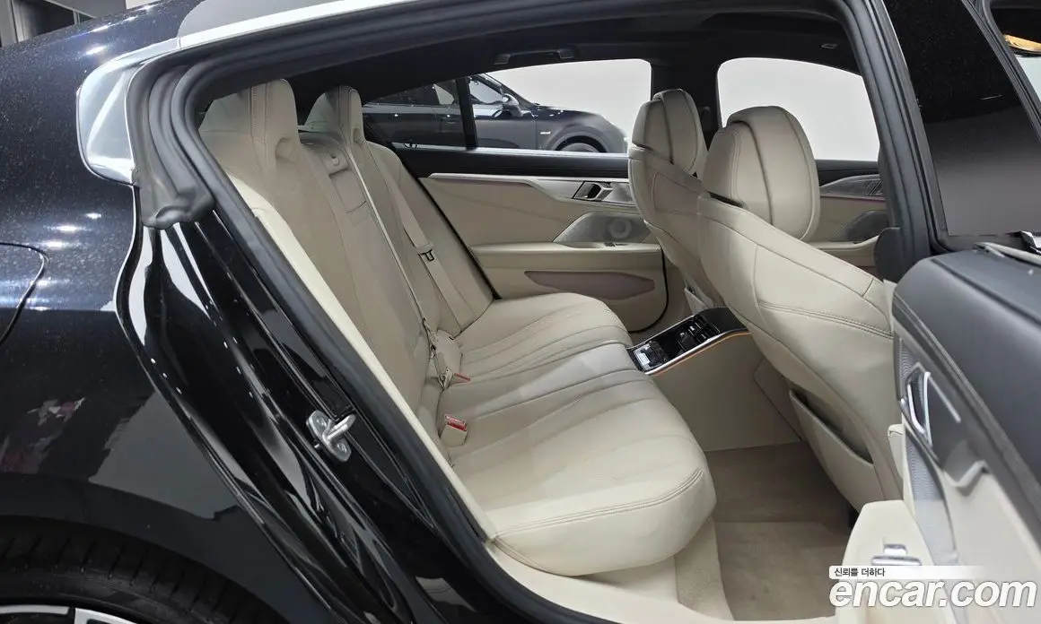 BMW 8 серия 2022 4.4 автомат (гидро), фото 18 BMW 8 серия 2022 4.4 автомат (гидро), фото 18