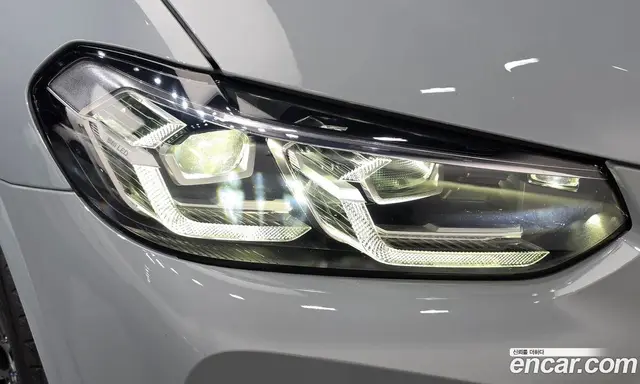 BMW X4 2025 2.0 автомат (гидро), миниатюра 8