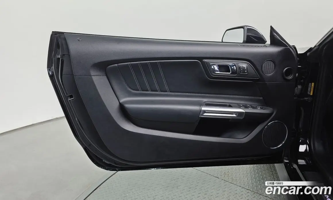 Ford Mustang 2017 2.3 автомат (гидро), фото 14