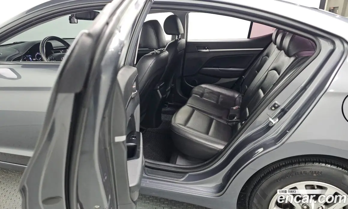 Hyundai Avante 2019 1.6 автомат (гидро), фото 19