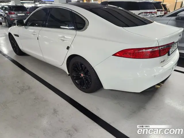 Jaguar XF 2016 2.0 автомат (гидро), миниатюра 2 Jaguar XF 2016 2.0 автомат (гидро), миниатюра 2