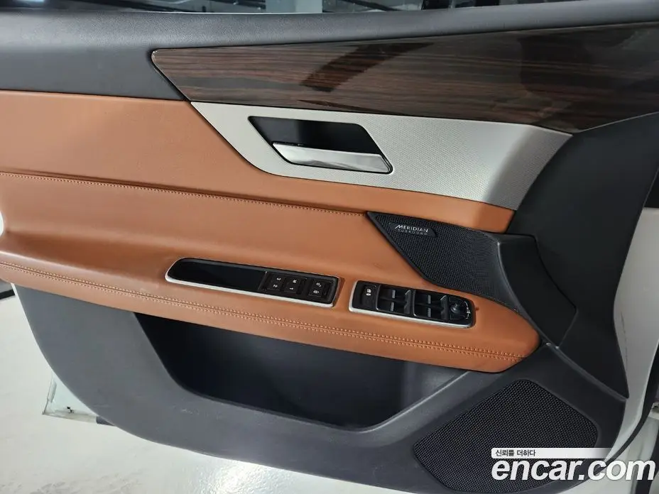 Jaguar XF 2016 2.0 автомат (гидро), фото 11 Jaguar XF 2016 2.0 автомат (гидро), фото 11