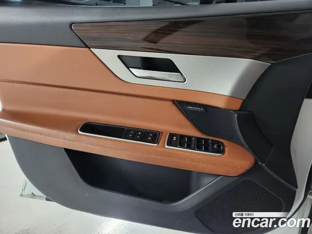 Jaguar XF 2016 2.0 автомат (гидро), миниатюра 11 Jaguar XF 2016 2.0 автомат (гидро), миниатюра 11