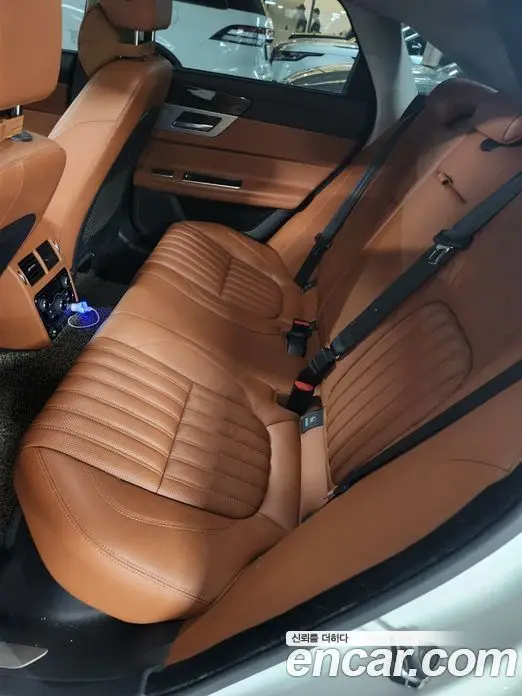 Jaguar XF 2016 2.0 автомат (гидро), фото 13 Jaguar XF 2016 2.0 автомат (гидро), фото 13