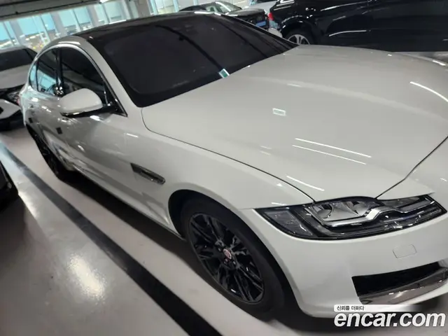 Jaguar XF 2016 2.0 автомат (гидро), миниатюра 3 Jaguar XF 2016 2.0 автомат (гидро), миниатюра 3