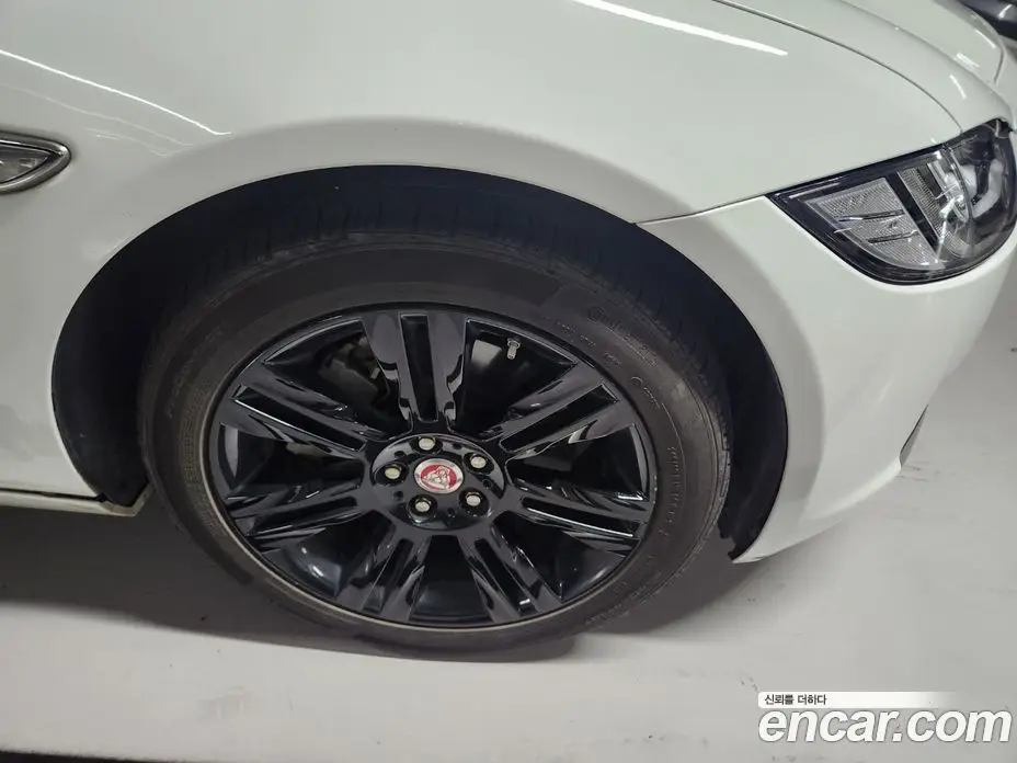Jaguar XF 2016 2.0 автомат (гидро), фото 5 Jaguar XF 2016 2.0 автомат (гидро), фото 5