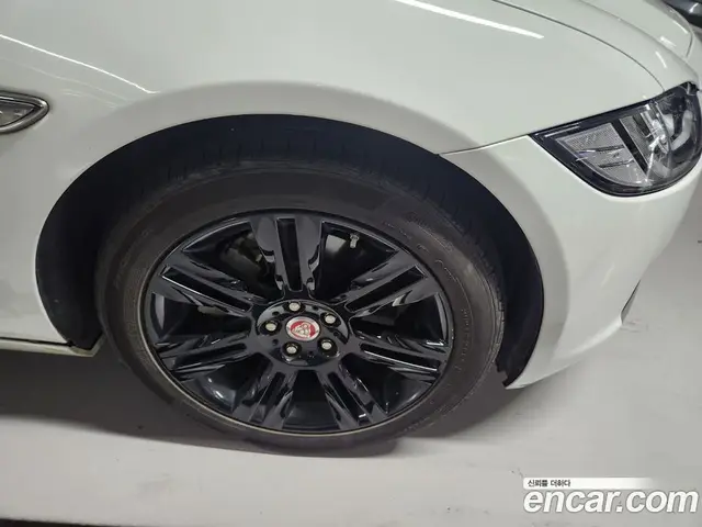 Jaguar XF 2016 2.0 автомат (гидро), миниатюра 5 Jaguar XF 2016 2.0 автомат (гидро), миниатюра 5