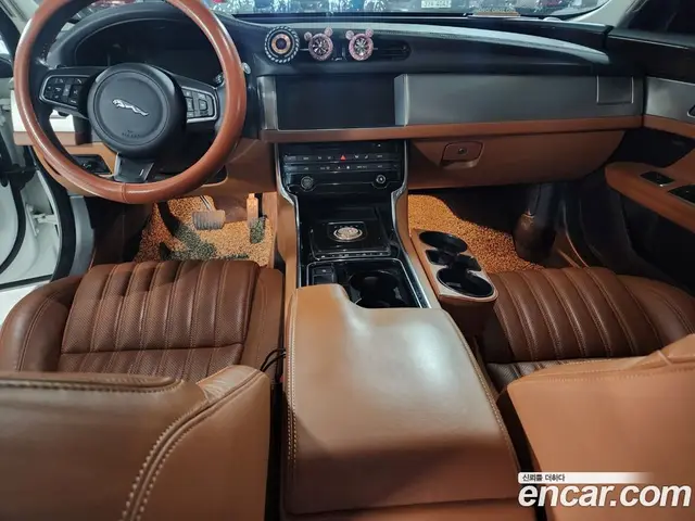 Jaguar XF 2016 2.0 автомат (гидро), миниатюра 7 Jaguar XF 2016 2.0 автомат (гидро), миниатюра 7