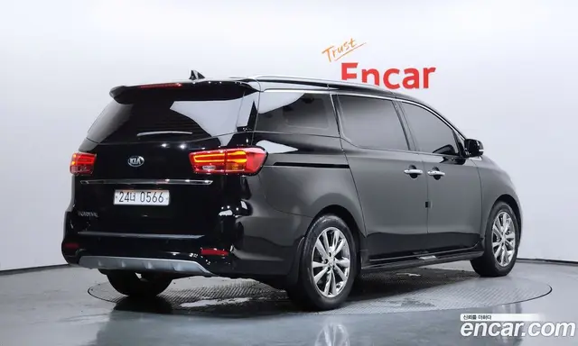 Kia Carnival 2019 2.2 автомат (гидро), миниатюра 2