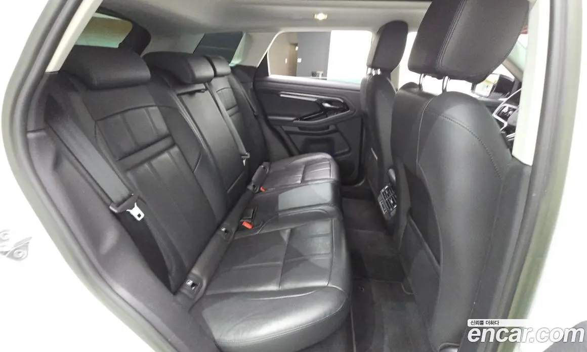 Land Rover Range Rover Evoque 2023 2.0 автомат (гидро), фото 18