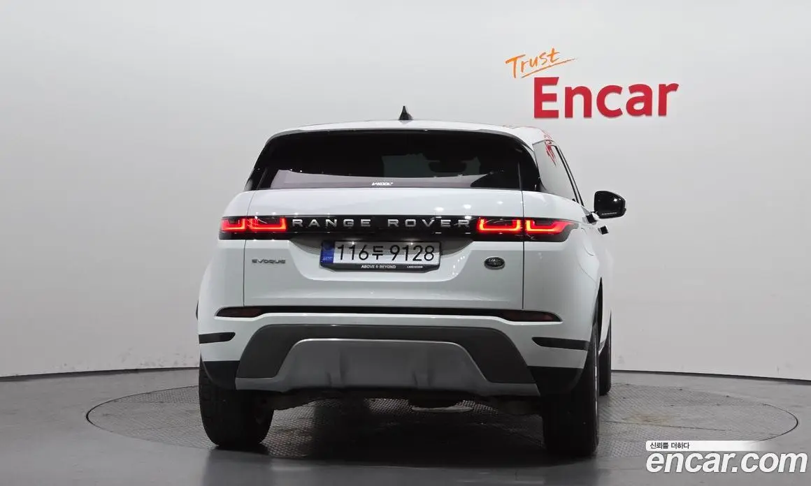 Land Rover Range Rover Evoque 2023 2.0 автомат (гидро), фото 4