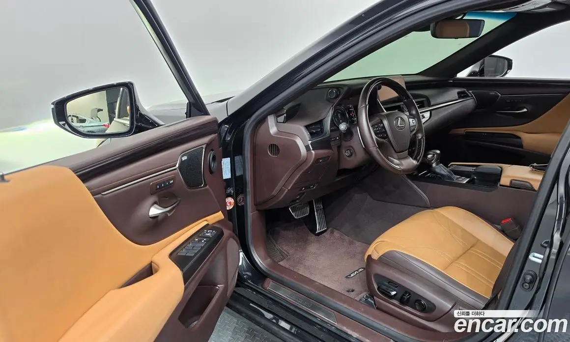 Lexus ES 2021 2.5 автомат (гидро), фото 13
