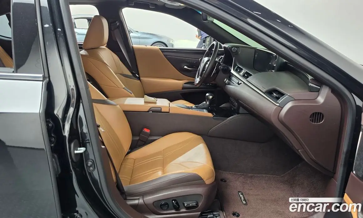 Lexus ES 2021 2.5 автомат (гидро), фото 16
