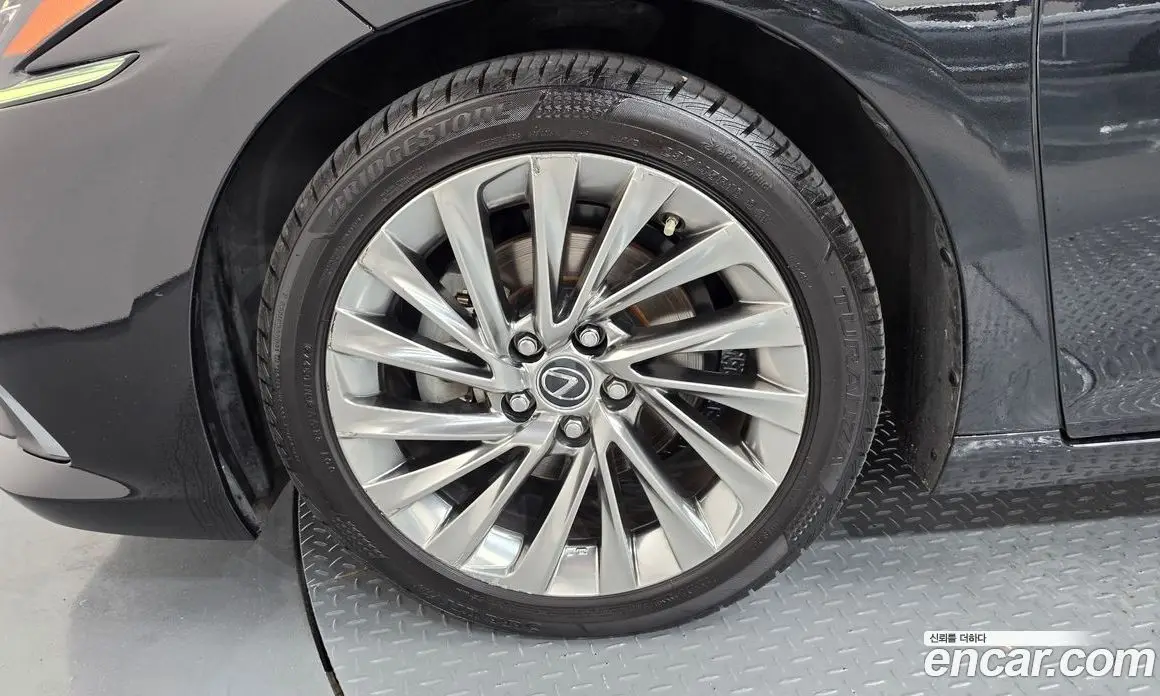 Lexus ES 2021 2.5 автомат (гидро), фото 5