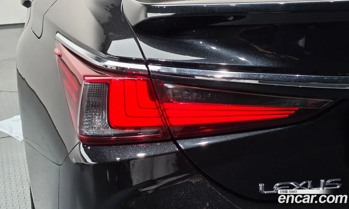 Lexus ES 2021 2.5 автомат (гидро), фото 9